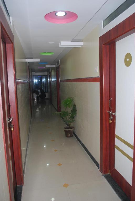 Hotel Disha Palace Ширди Экстерьер фото