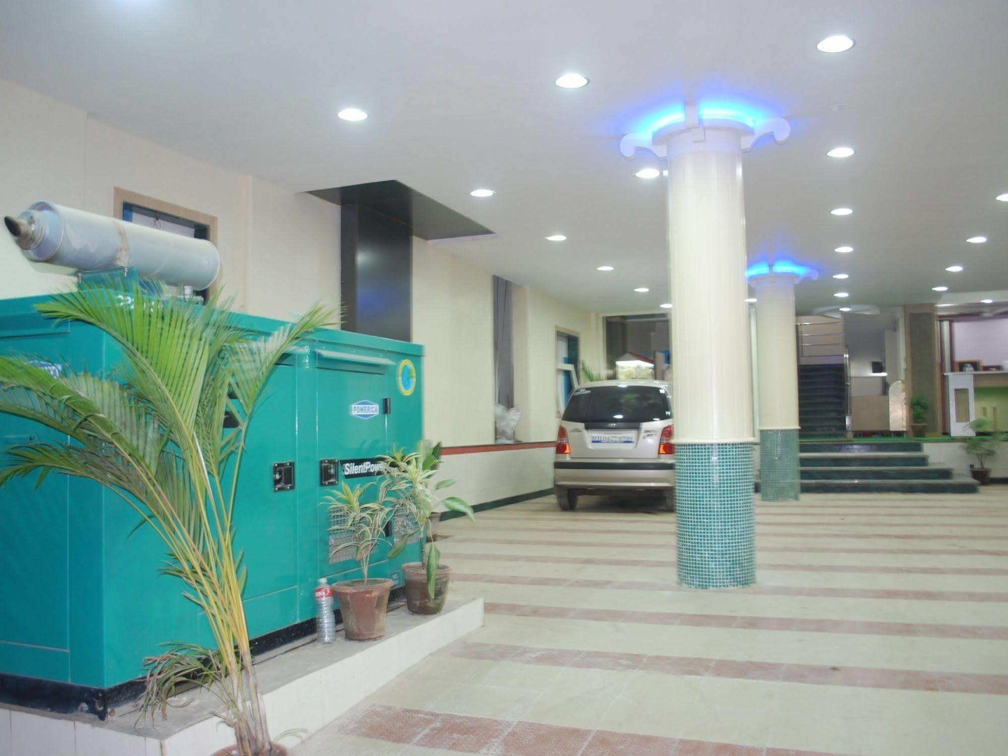 Hotel Disha Palace Ширди Экстерьер фото