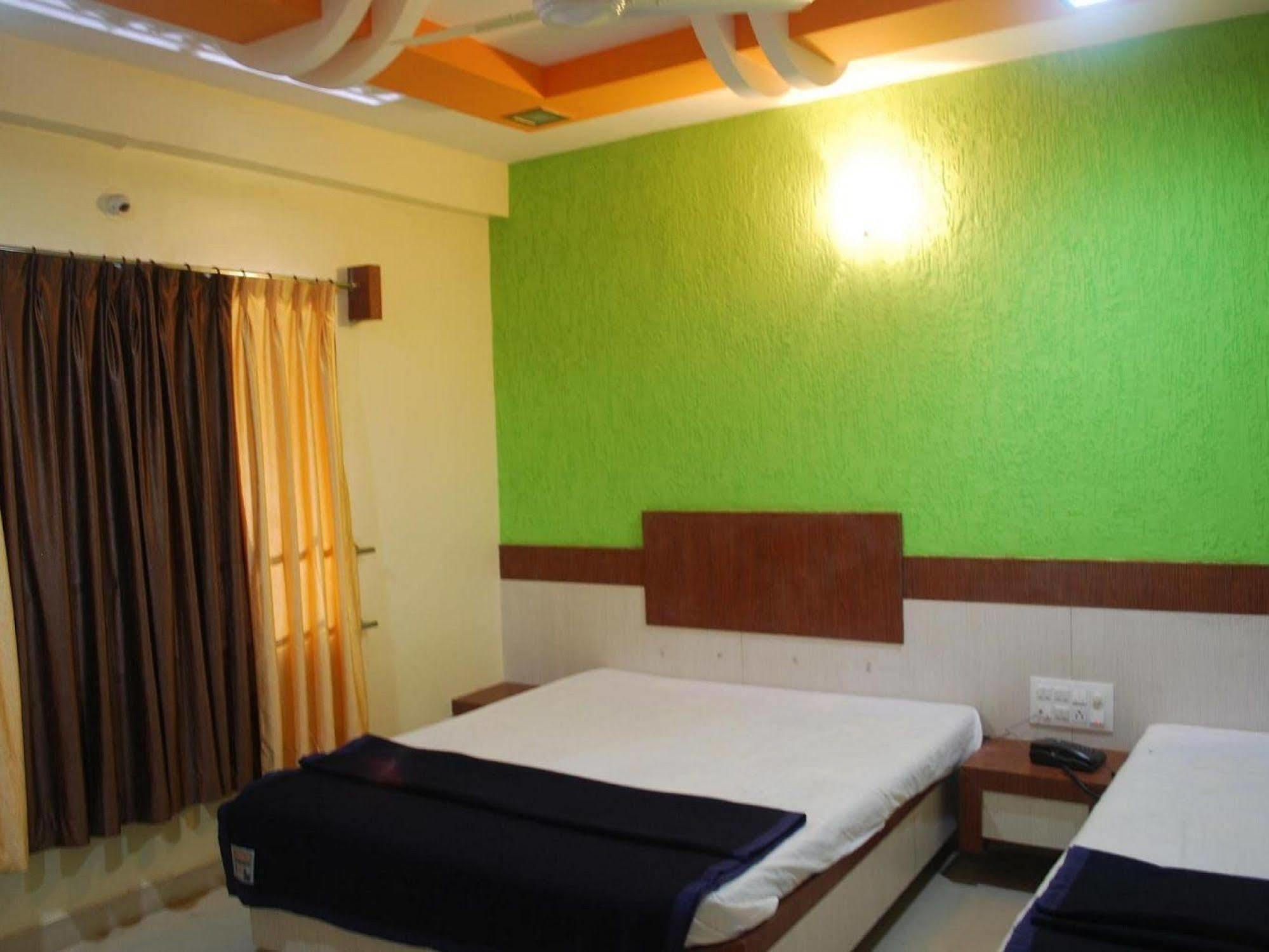 Hotel Disha Palace Ширди Экстерьер фото