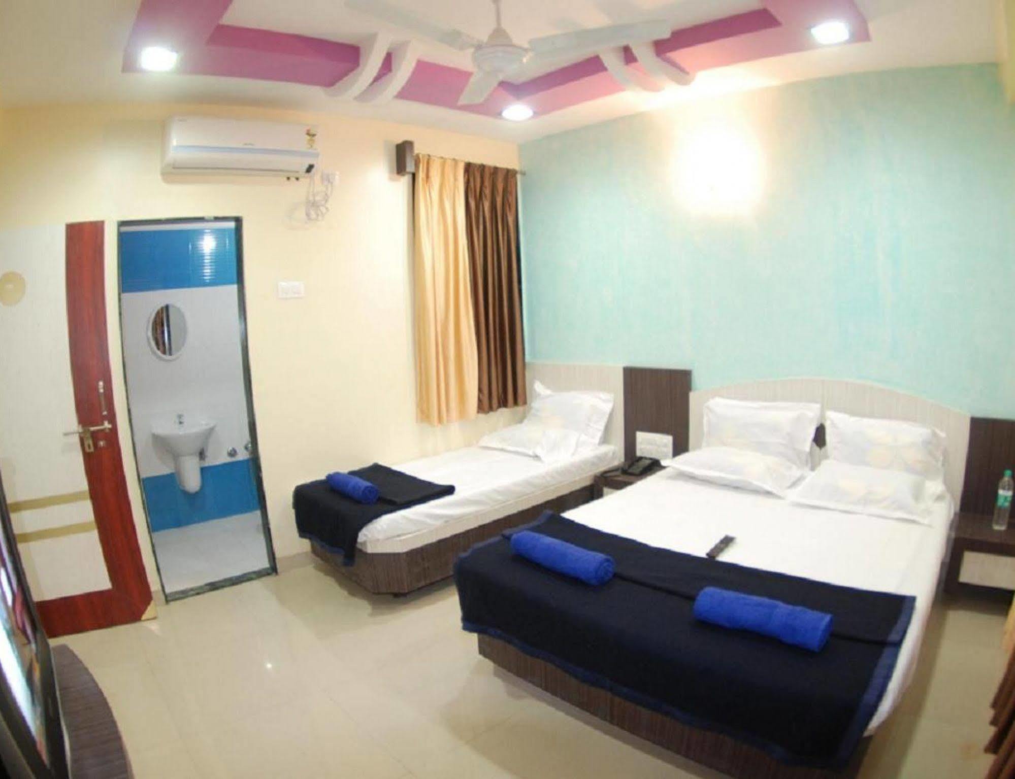 Hotel Disha Palace Ширди Экстерьер фото