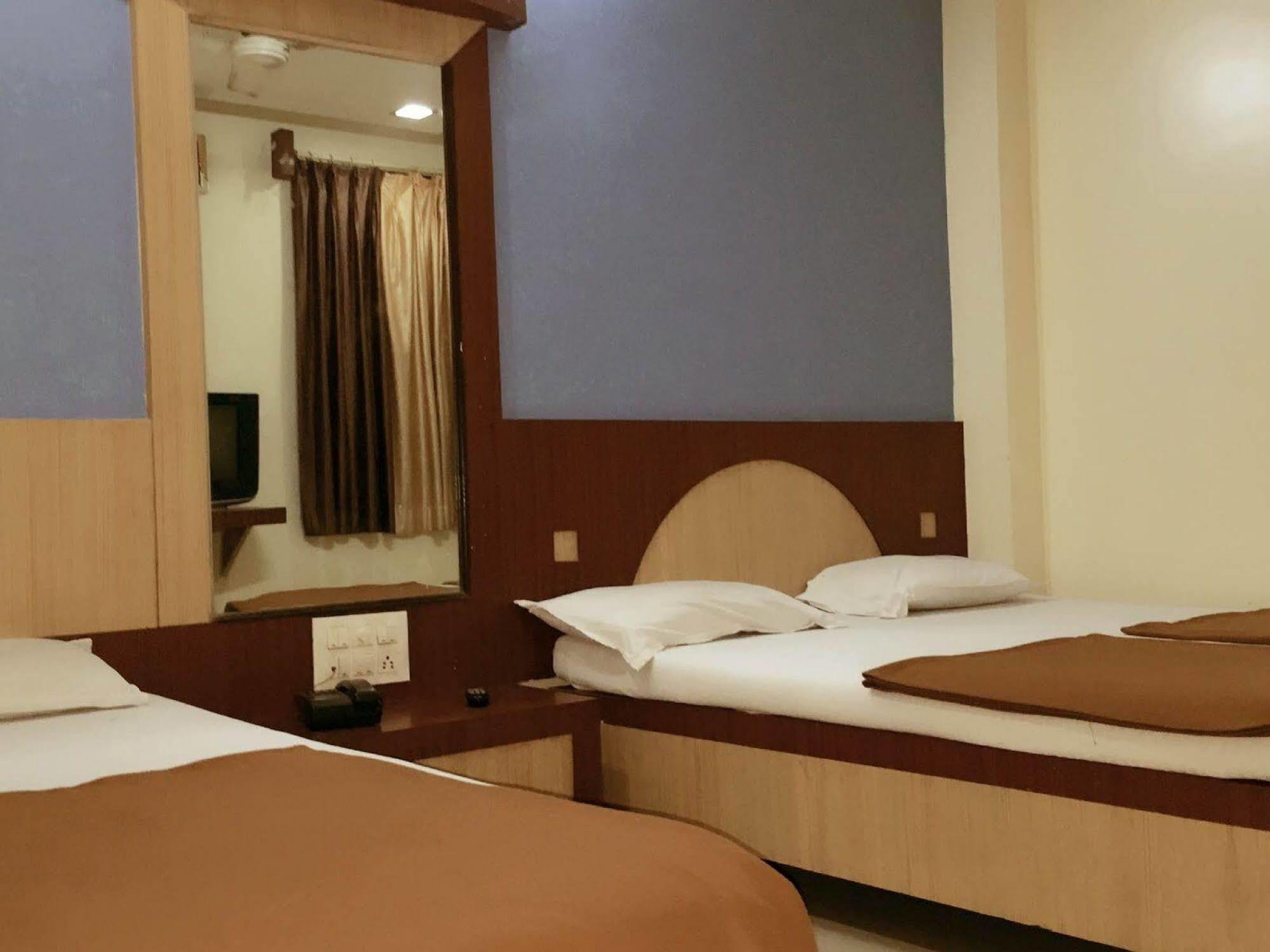 Hotel Disha Palace Ширди Экстерьер фото