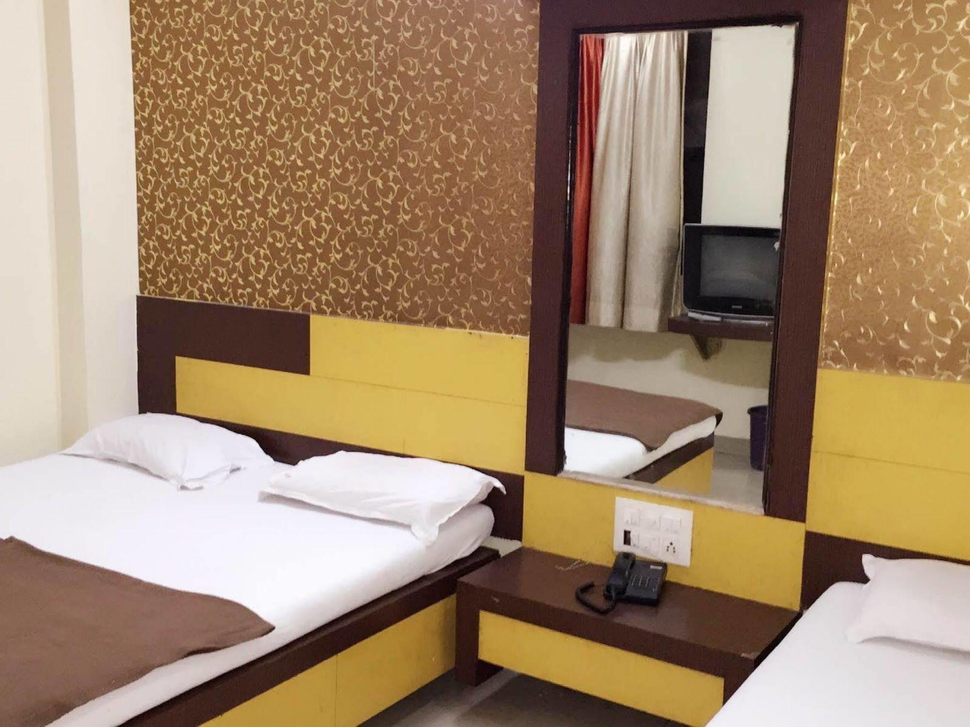 Hotel Disha Palace Ширди Экстерьер фото