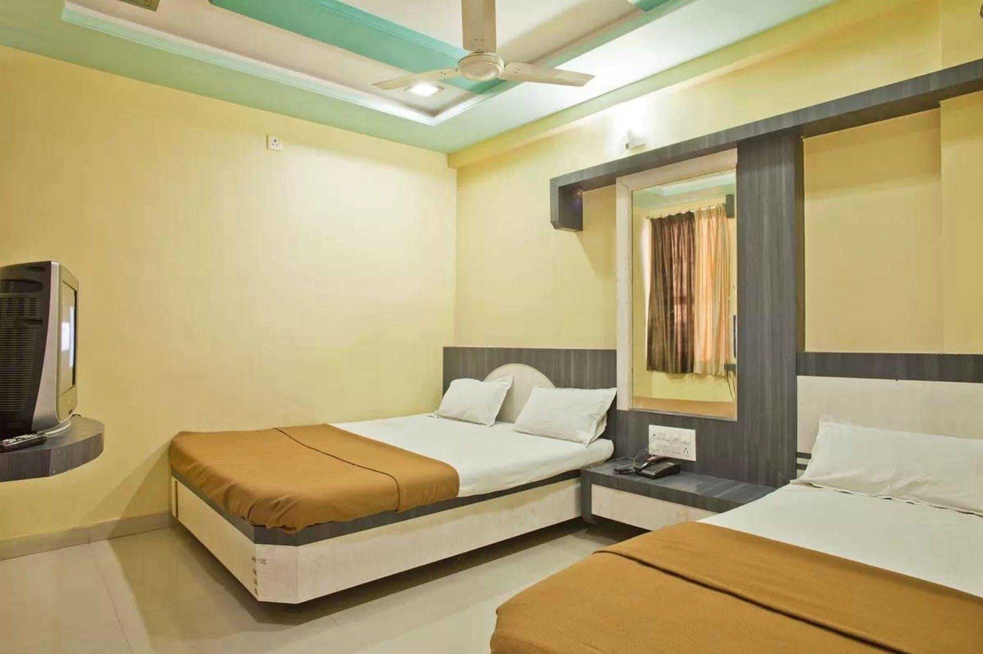 Hotel Disha Palace Ширди Экстерьер фото