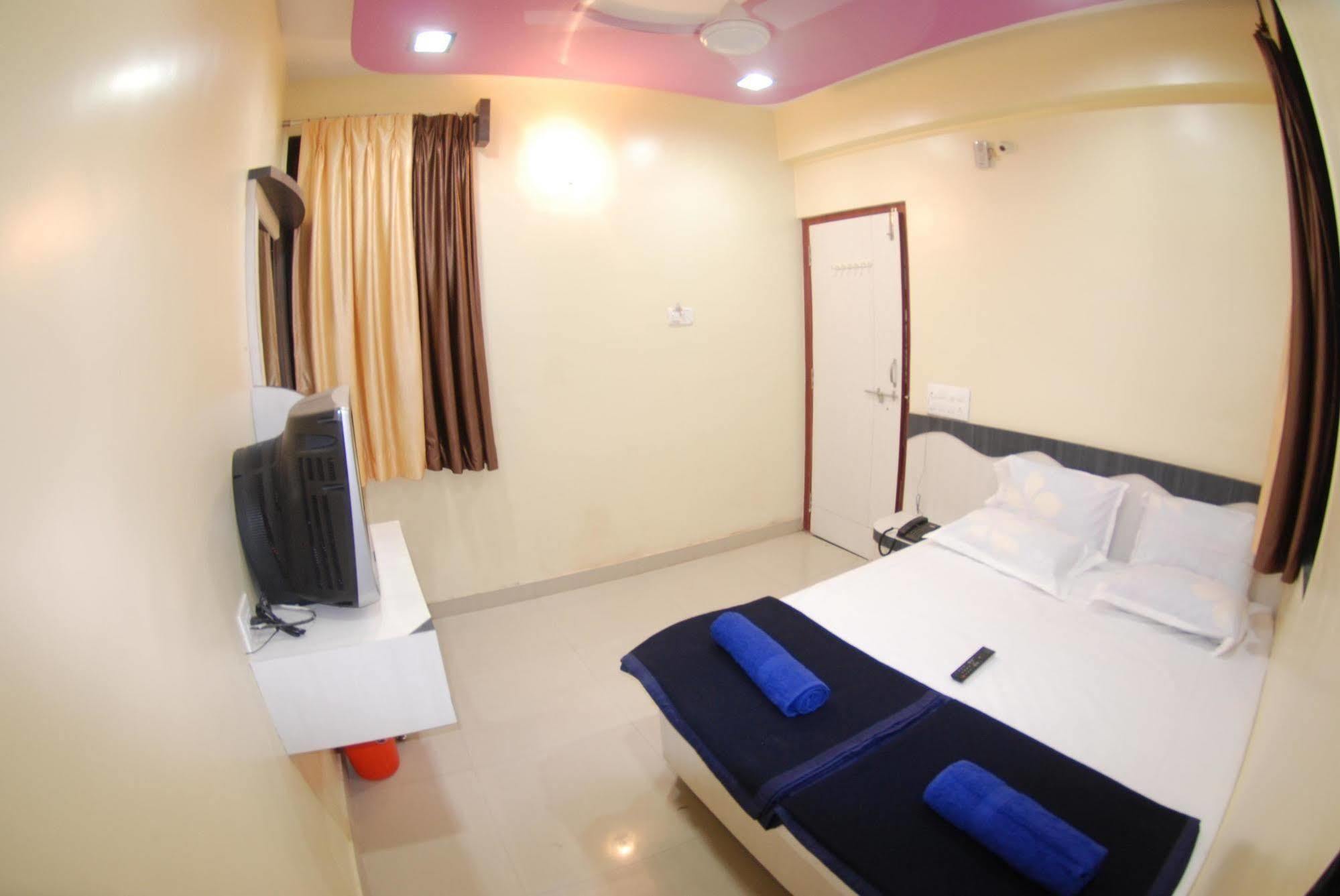 Hotel Disha Palace Ширди Экстерьер фото