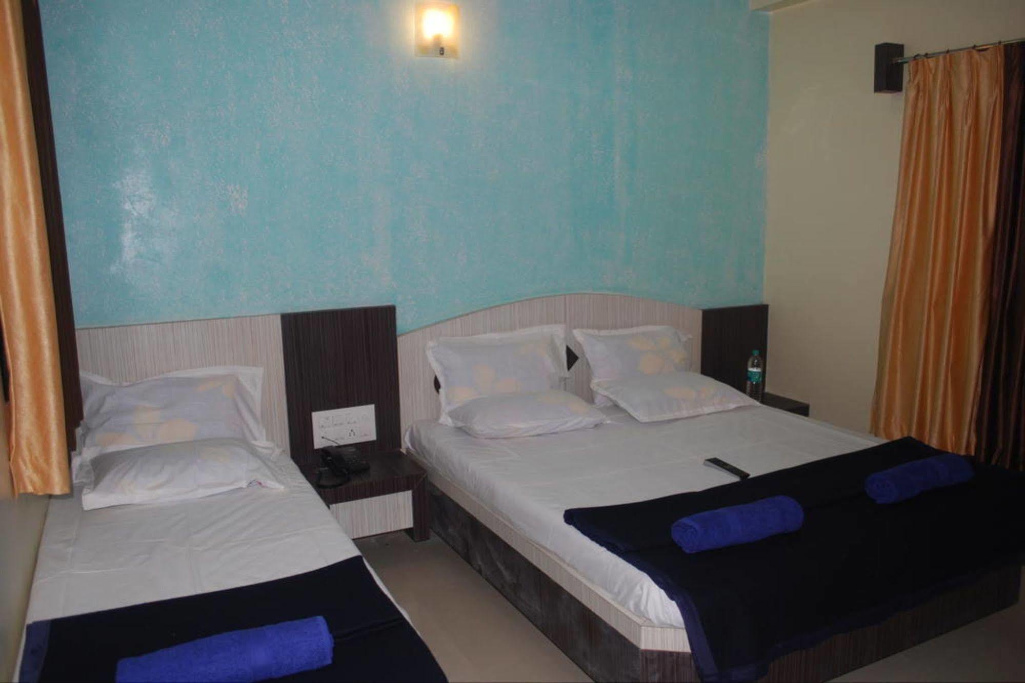 Hotel Disha Palace Ширди Экстерьер фото