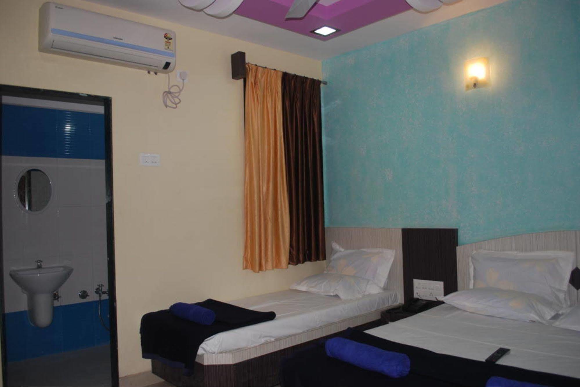 Hotel Disha Palace Ширди Экстерьер фото