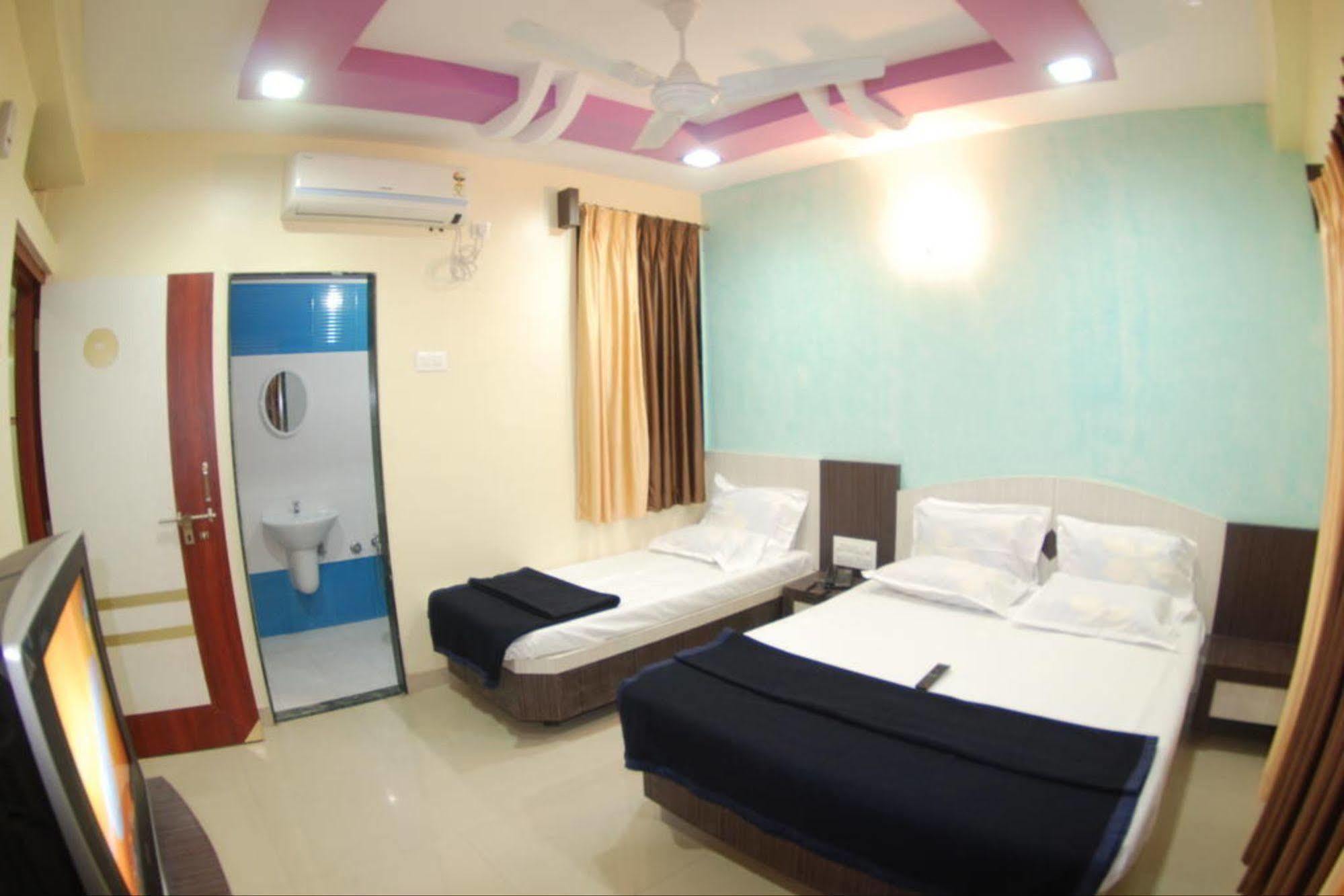 Hotel Disha Palace Ширди Экстерьер фото