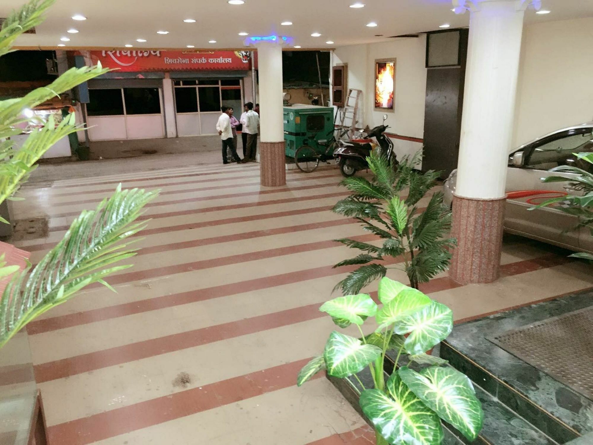 Hotel Disha Palace Ширди Экстерьер фото