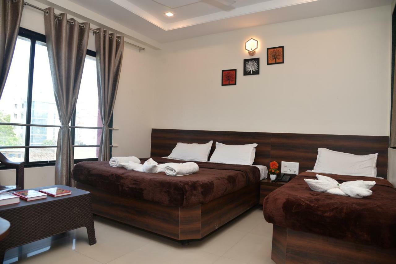 Hotel Disha Palace Ширди Экстерьер фото
