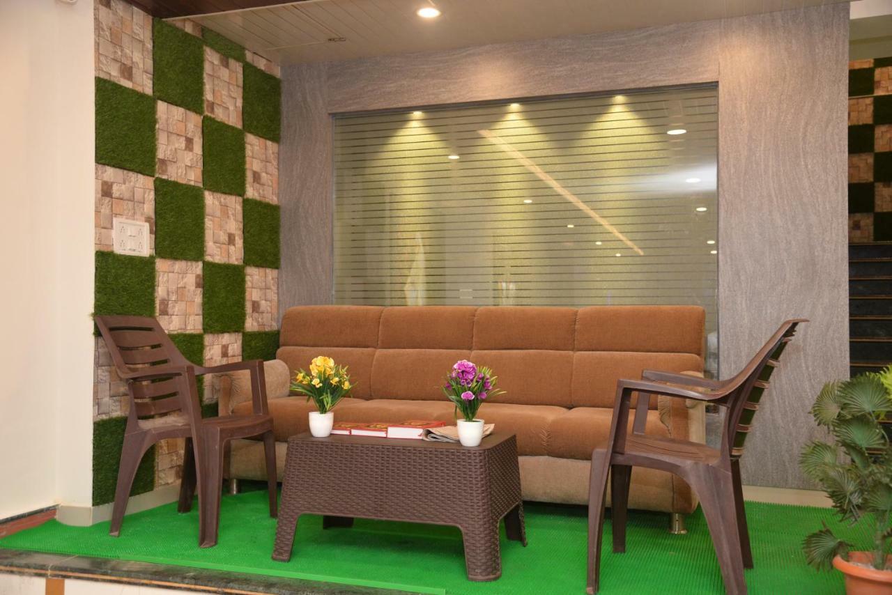 Hotel Disha Palace Ширди Экстерьер фото