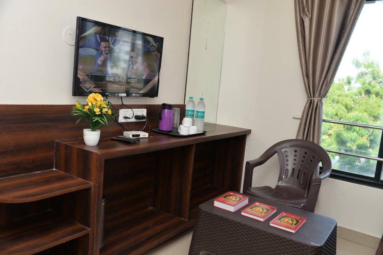 Hotel Disha Palace Ширди Экстерьер фото