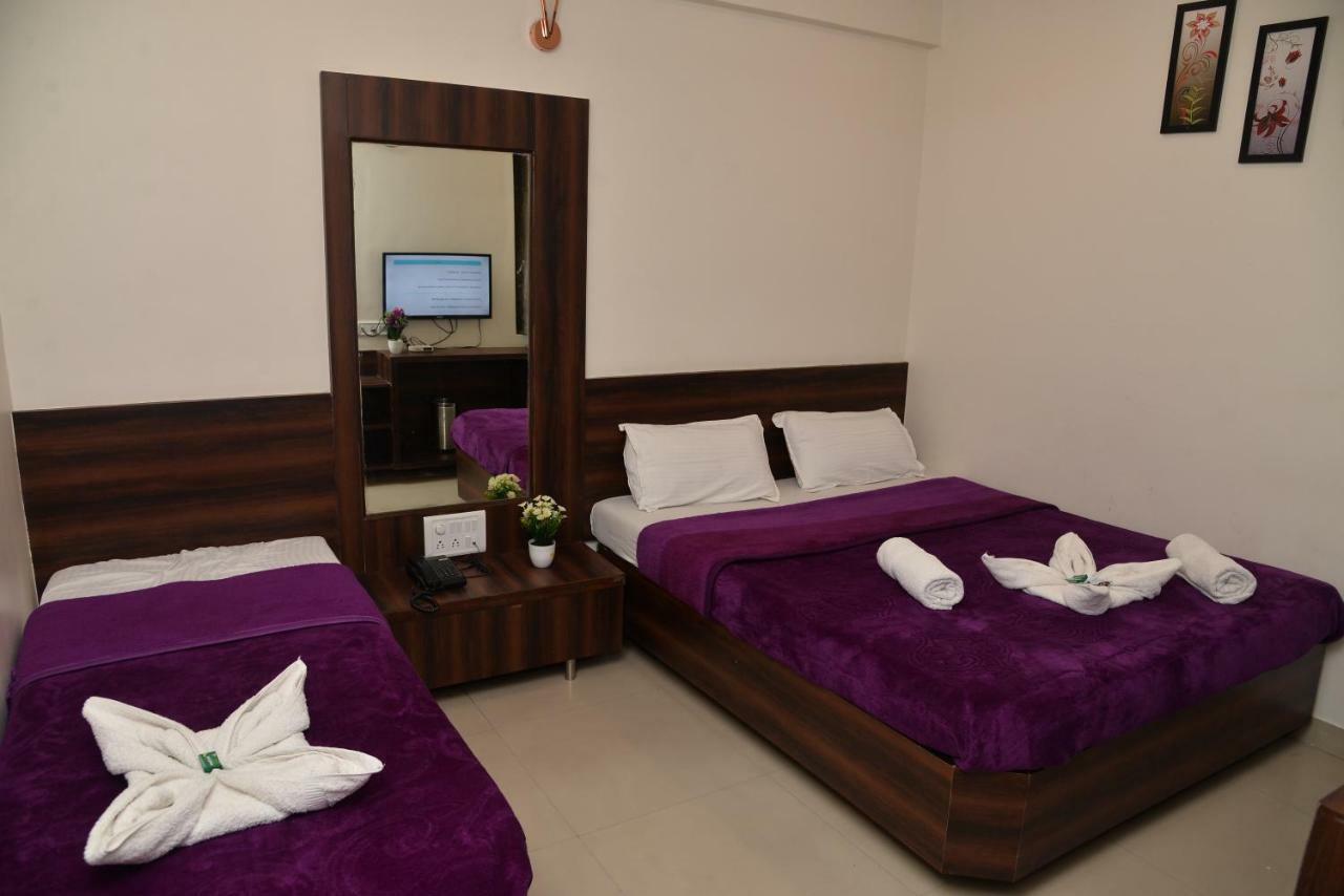 Hotel Disha Palace Ширди Экстерьер фото