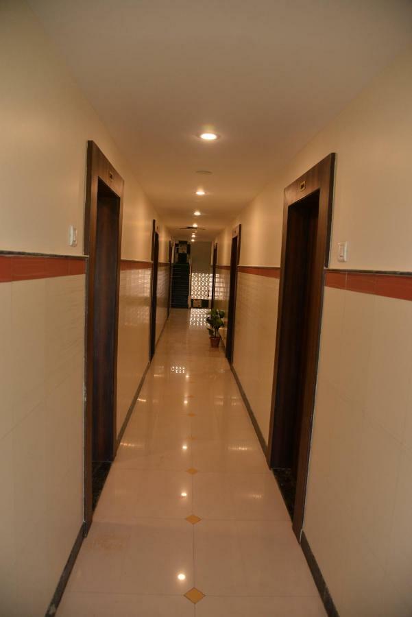 Hotel Disha Palace Ширди Экстерьер фото