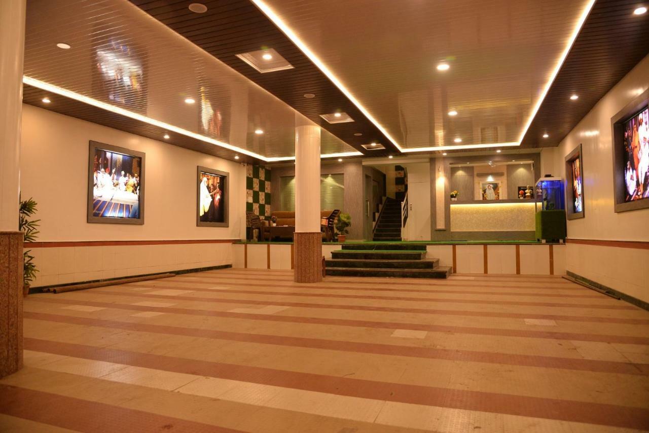 Hotel Disha Palace Ширди Экстерьер фото
