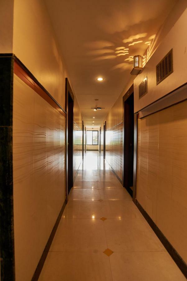 Hotel Disha Palace Ширди Экстерьер фото