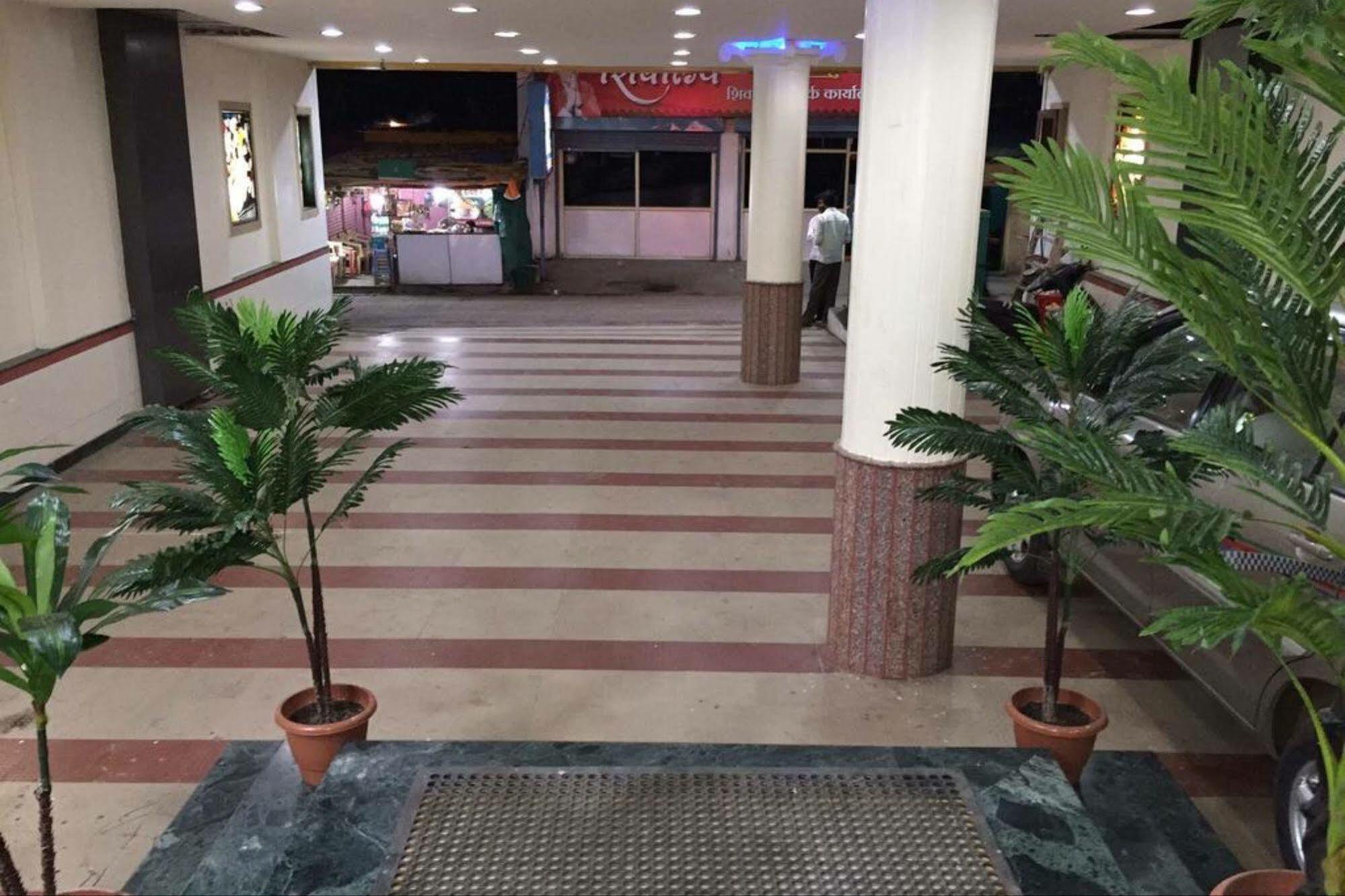 Hotel Disha Palace Ширди Экстерьер фото